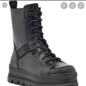 Ugg Sheena boots NEVER WORN!!! Still in box